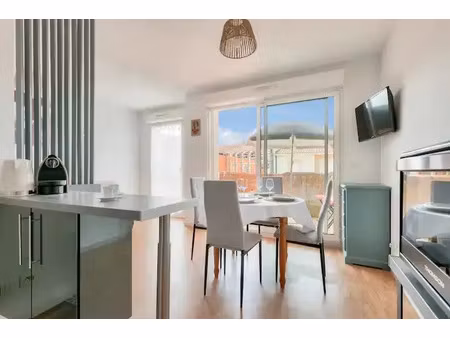 grand studio meublé – balcon et parking – au calme