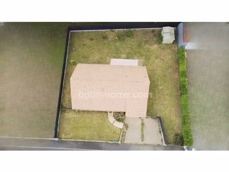 connerré – pavillon de plain-pied 3 chambres avec garage et jardin clos
