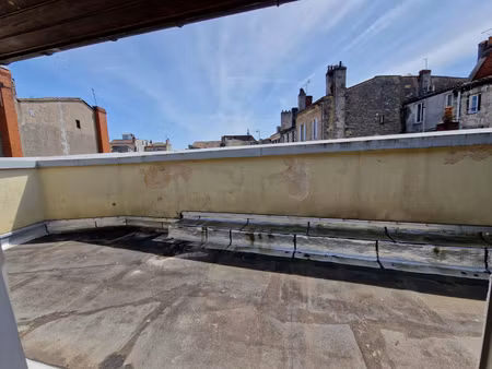 bordeaux tourny - t3 à rénover avec terrasse