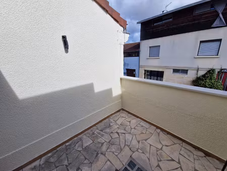 bordeaux rive droite - t2 à rénover avec balcon