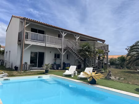 maison contemporaine de 188 m2 avec piscine et garage