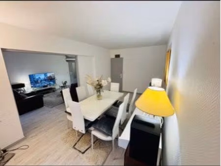 apparemment à vendre