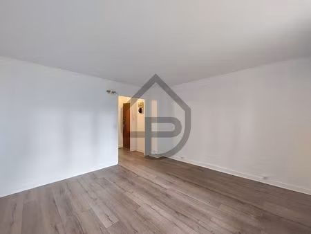 trois pieces de 54 m² avec cave