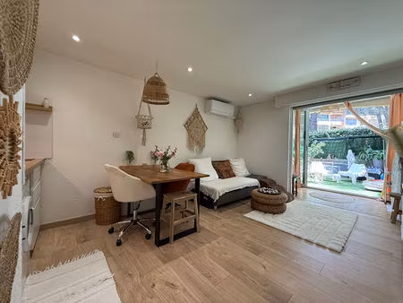 * *plage & bord de mer * *appartement rez-de-jardin ** (83430) saint mandrier sur mer **
