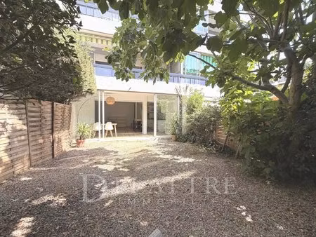 spacieux 2 pièces meuble en rez de jardin - mandelieu