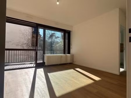 à louer appartement 44 m2 avec grand balcon