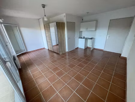 à louer ? studio avec terrasse et parking ? aix-en-provence, secteur la duranne