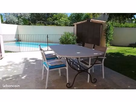 maison avec piscine à cabrières-d'avignon – environnement calme et privilégié