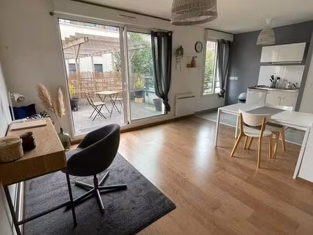 studio meublé avec grande terrasse - vieux-lille - disponible en août