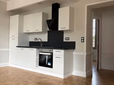 à louer – appartement t2 rénové de 45 m² – 710 charges comprises
