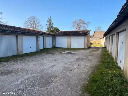 parking 13 m² la rochefoucauld en angoumois