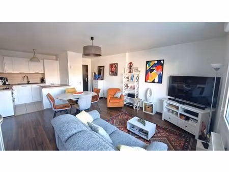 t2 de 49 m² coup de coeur au calme, balcon et cuisine