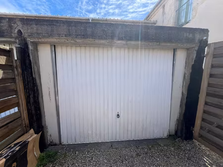 garage / local de stockage 20 m2 à louer en centre-ville de