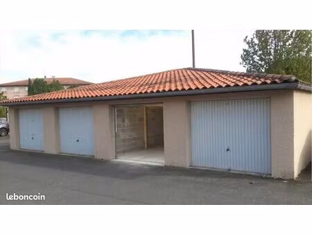 garage avec mezzanine fermé et sécurité