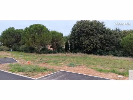terrain 699 m² leojac