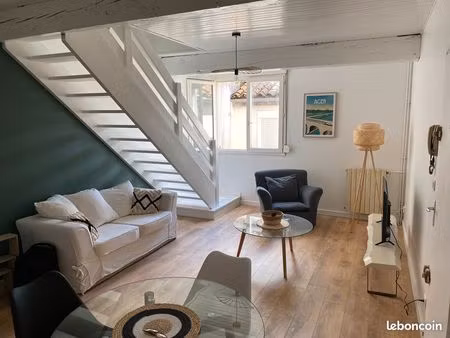 t3 de 57m2 meublé lumineux et calme en duplex dans l’hcv d’agen