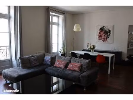 hyper centre à louer grand appartement
