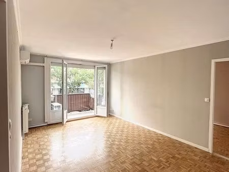t2 47m² avec balcon, climatisation, parking privé – saint-priest