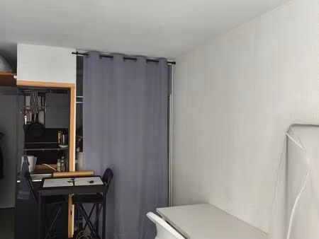 location studio meublé
