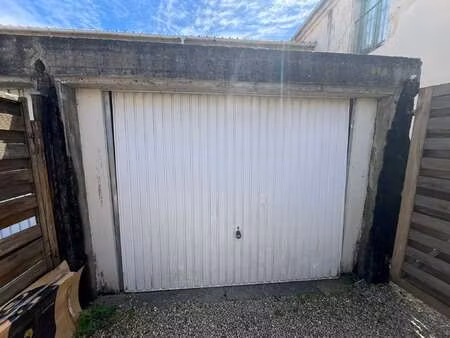 location garage box et parking à luçon (85400) : à louer / luçon
