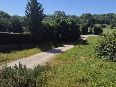 terrain constructible de 842 m2.