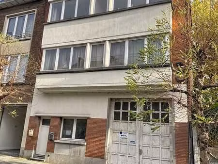 entrepôt 550m² & maison avec 2 appartements à rénover. calme