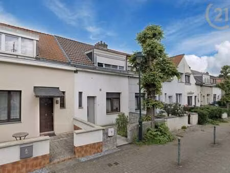 charmante maison unifamiliale idéalement située avec jardin