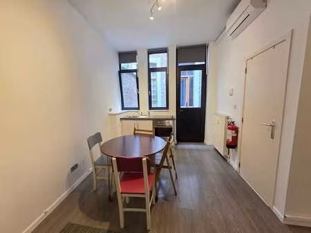 proximité centre, agréable studio (+/-42 m²)