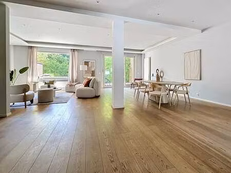 elégante maison bourgeoise rénovée avec beau jardin
