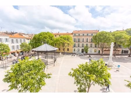 vieil antibes • place nationale • studio