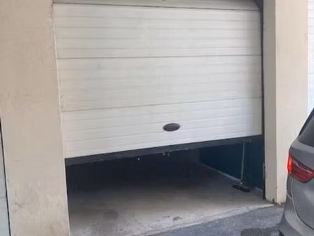 parking/box 1 pièce 13 m²