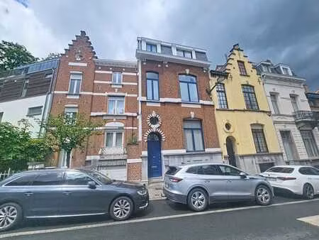 belle maison a proximite du centre avec 4 chambres, 2 sdb et
