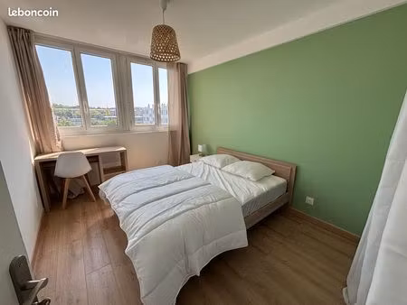 location – appartement partagé meublé “vue château” – saint-priest