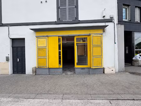 local d'activité de 77 m² avec réserve et garage - les carmes à clermont-ferrand