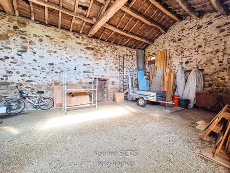 corps de ferme 300 m² + terrain à bâtir 3210m²