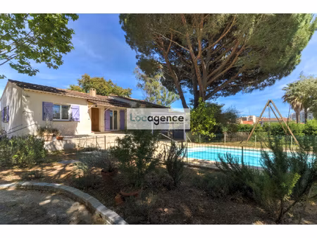 minelle - villa indépendante de plain pied, avec piscine et