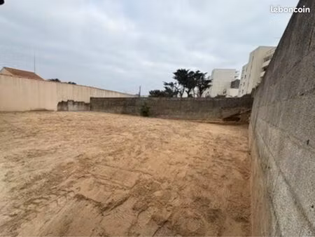 terrain 130 m2 stationnement