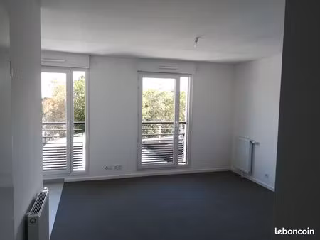 studio 29 m² à juvisy - proche orly