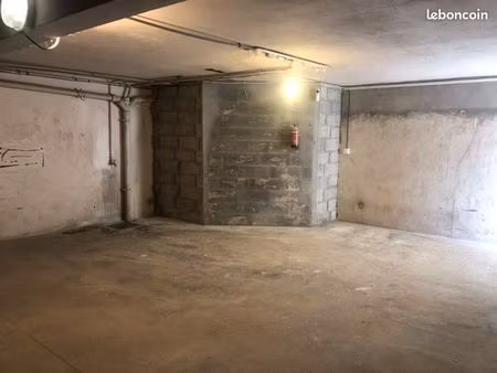 grand garage 2 places et stockage