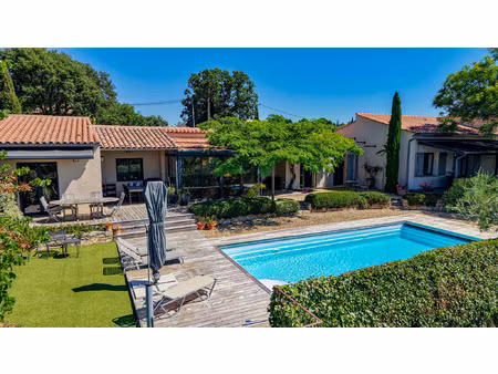 flayosc villa de 206m2 de plain pied avec 4 chambres et pisc
