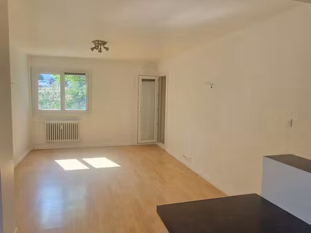 location appartement 3 pièces 55 m² à toulon (83100)