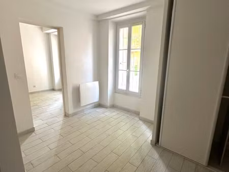 appartement rez de chaussée avec terrasse, cave et cellier