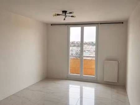 à deux pas de la gare routière – agréable t2 avec balcon au 7ᵉ étage avec ascenseur