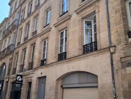 bordeaux, rue des argentiers, appartement type 3 dans immeub