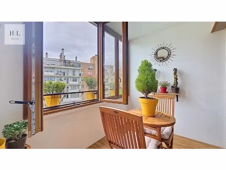 appartement t2 moderne de 50m² avec loggia au dernier étage à montreuil