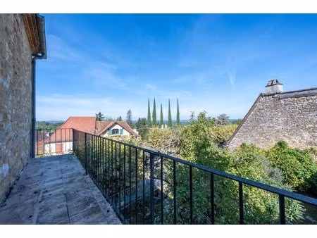 gourdon - bel appartement lumineux à rénover avec balcon et vue proche tous commerces