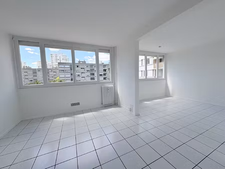 t1 bis refait à neuf - doua / insa