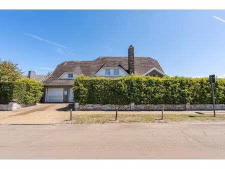 karaktervolle villa op topligging te oostende met uitzonderlijk renovatiepotentieel! leef 