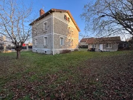 charme de l'ancien et beaux volumes au cœur d'un environnement privilégié