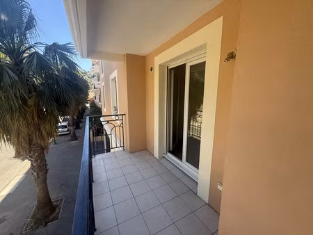 location appartement 2 pièces 31m2 hyères 83400 - 577 € - surface privée